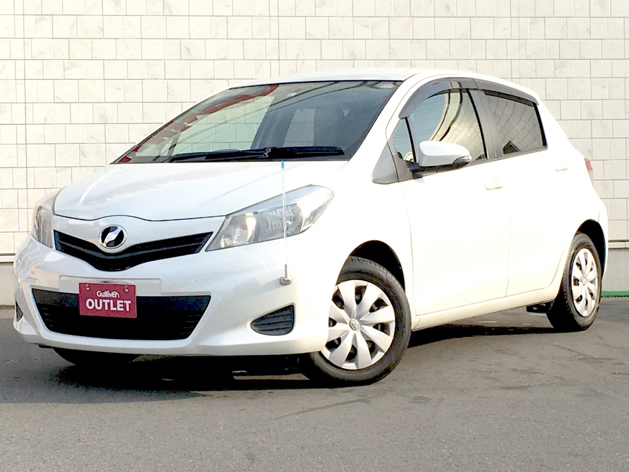 2012  TOYOTA VITZ